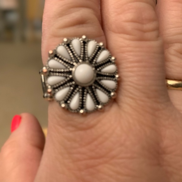 Rings (all with a stretch band) fits sizes 7.5-10 - Picture 6 of 15